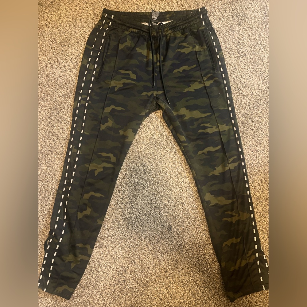 PNK-TRACK PANT with zipper at the ankles .Size XL .